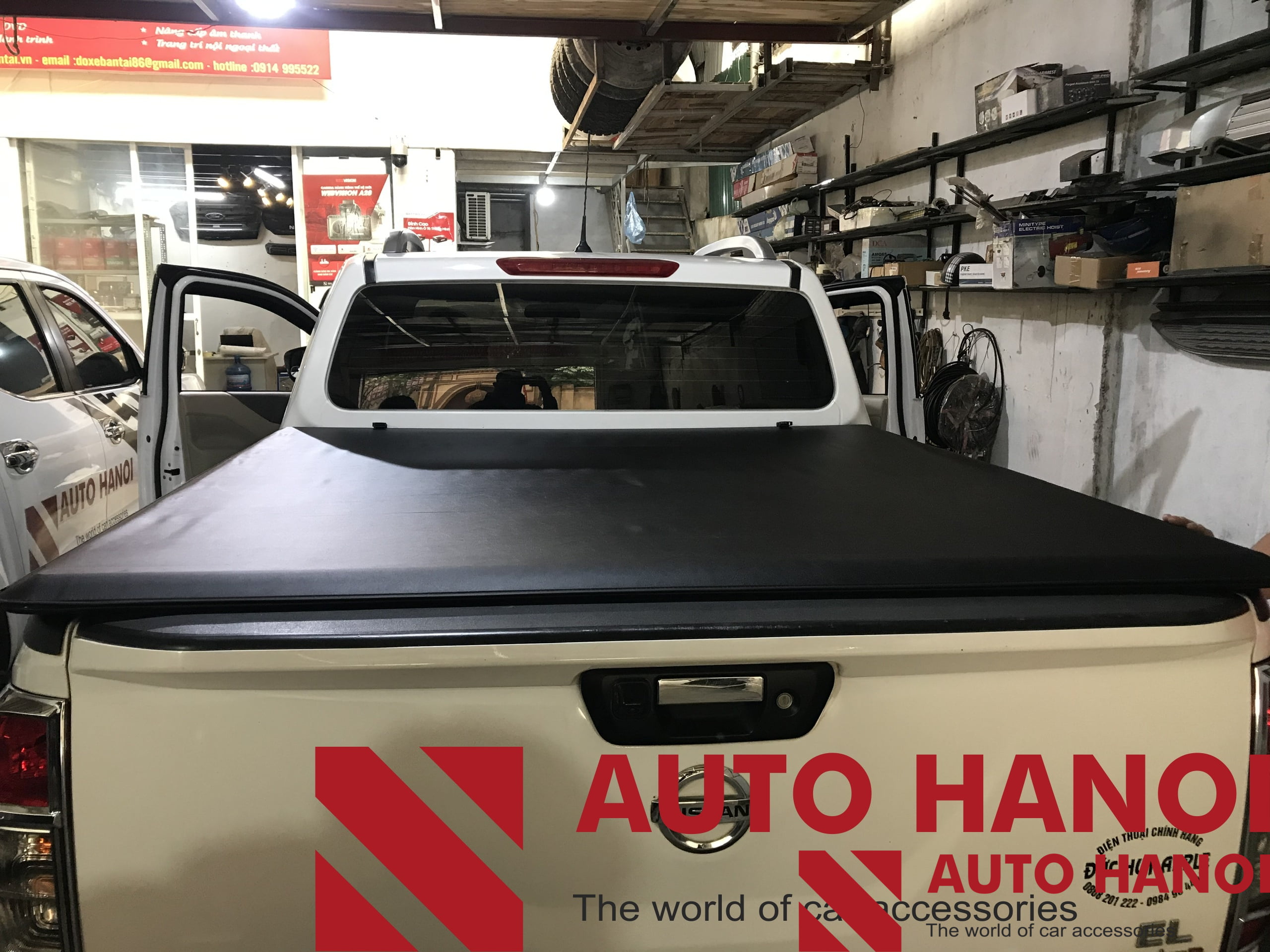 Nắp thùng bạt cuộn Nissan Navara 2015-2023 chất lượng