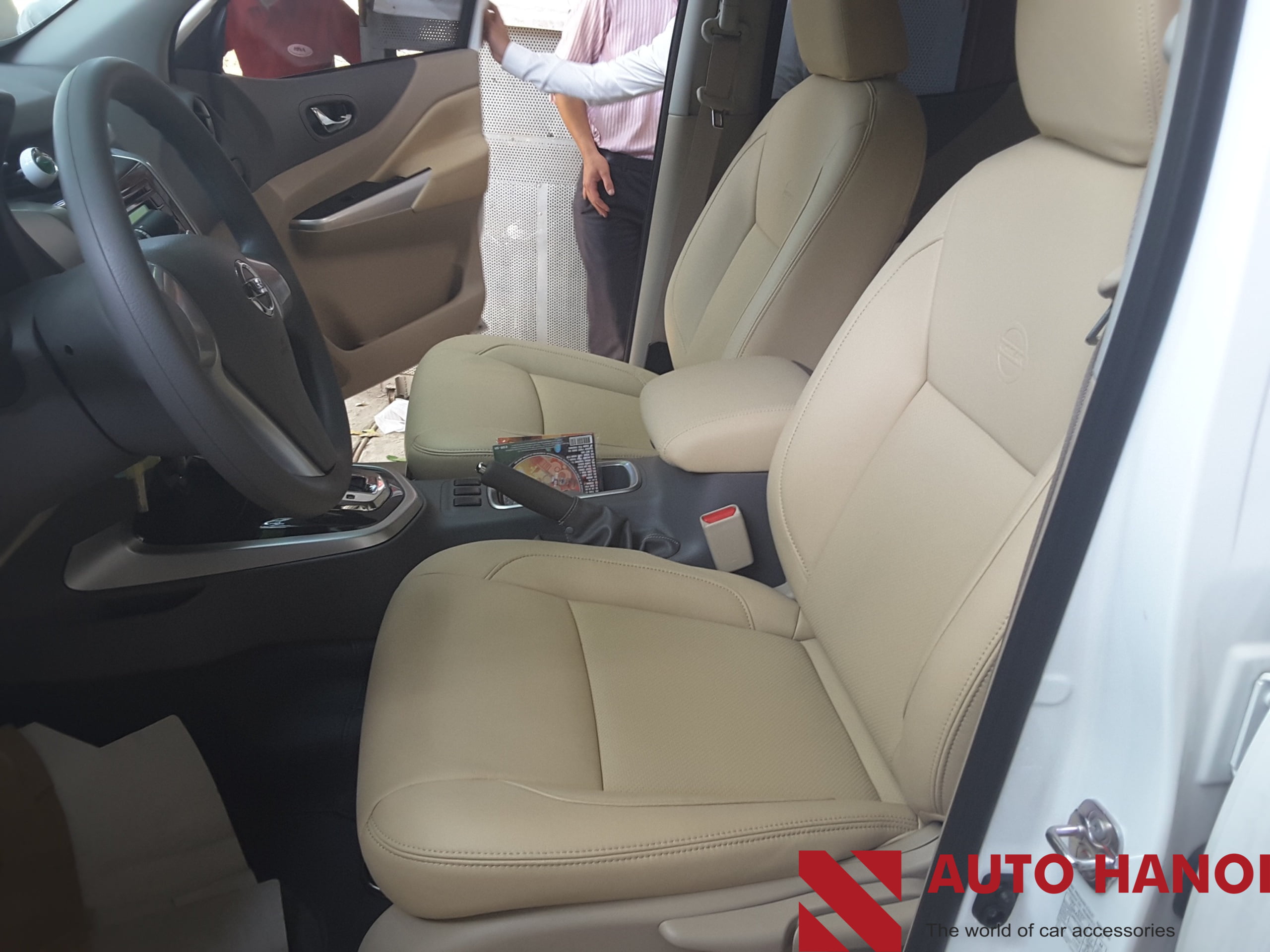 Ghế da công nghiệp loại 1 cho Navara 2015-2021 vân nhỏ màu kem theo xe
