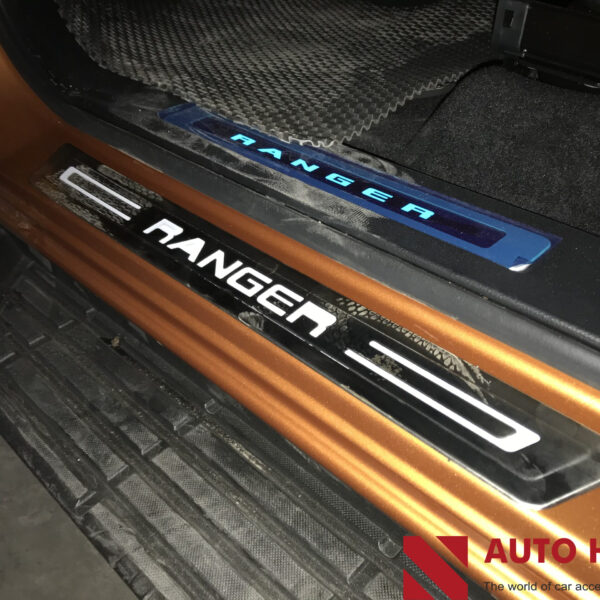 Combo 8 Miếng Nẹp Bước Chân Trong Ngoài, Nẹp Chông Trầy Ford Ranger 2015-2020