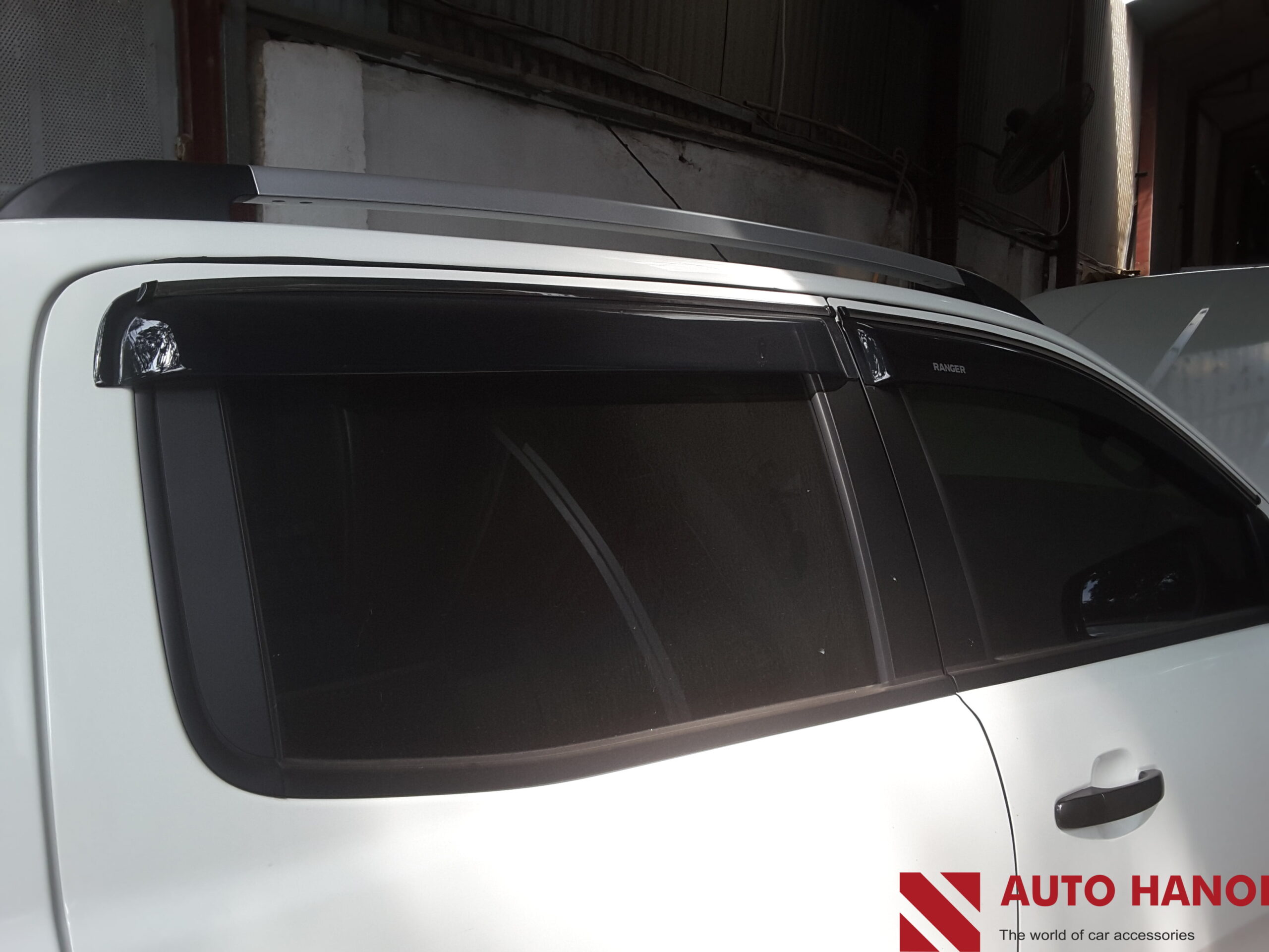 Vè che mưa Ford Ranger 2015-2020 - Ảnh 2