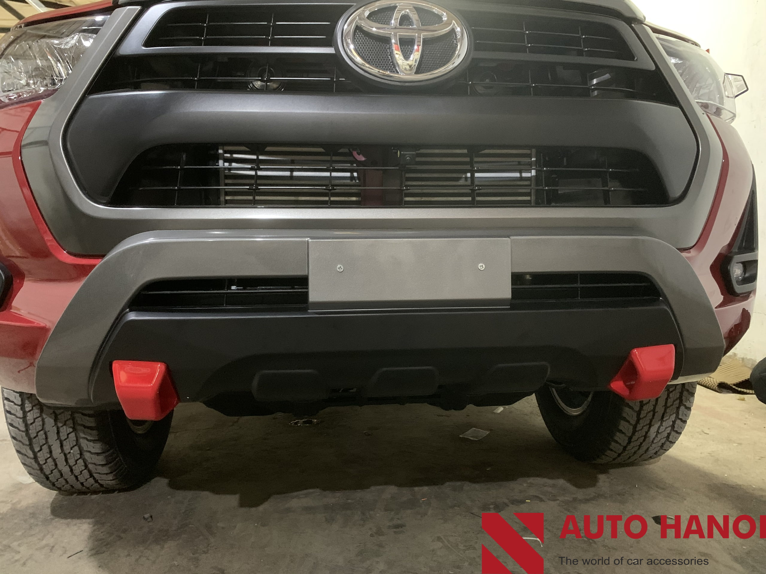 Ốp cản trước trang trí cho Hilux 2019-2021