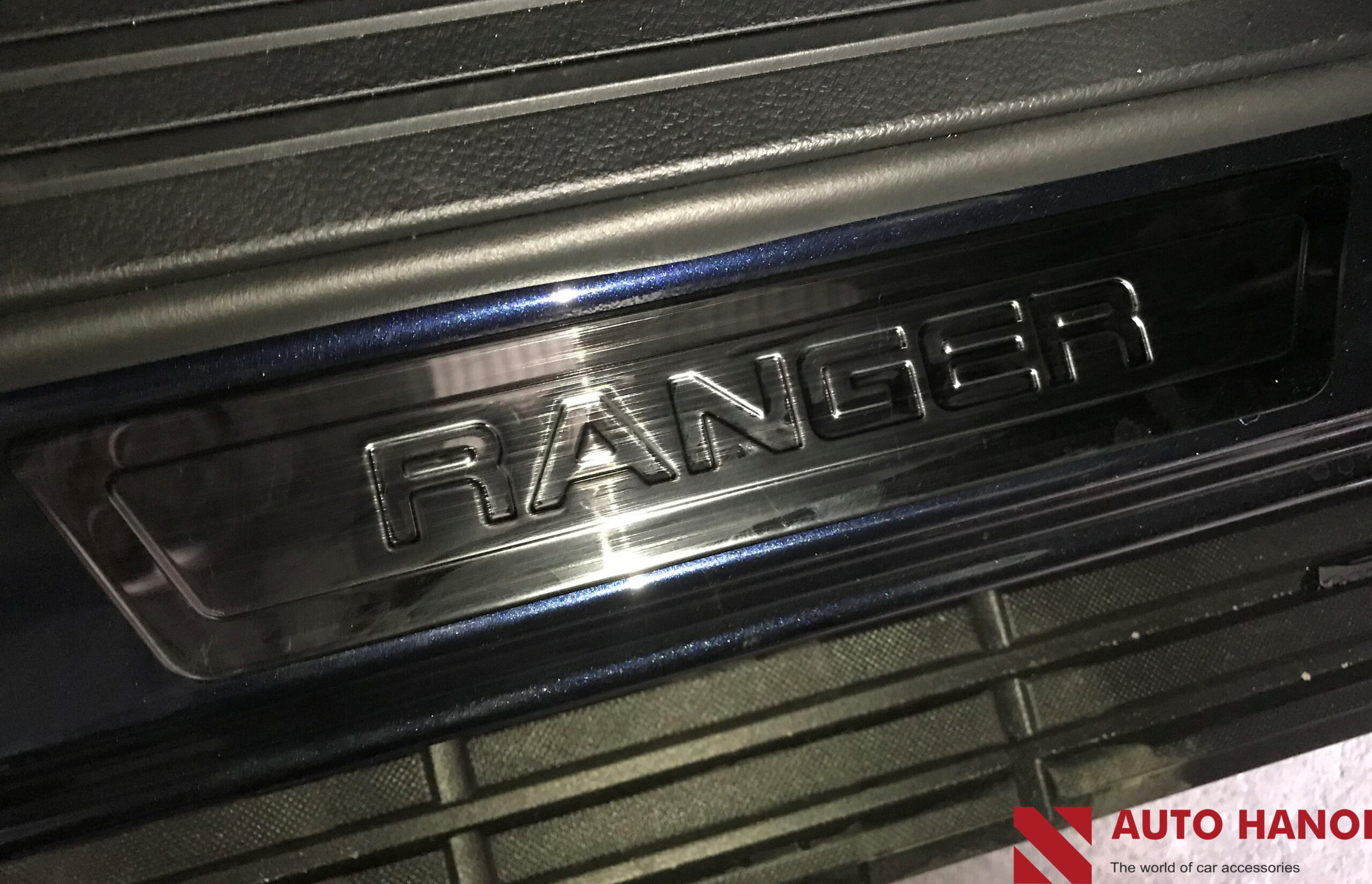 Ốp Nẹp Bước Chân Cánh Của Ranger Mẫu Titan Cao Cấp