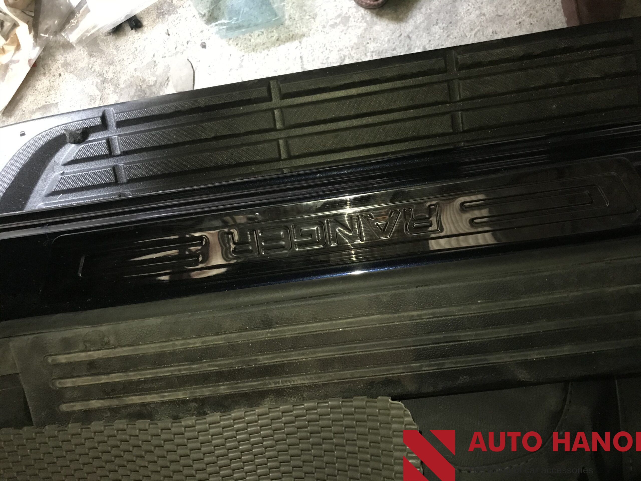 Ốp Nẹp Bước Chân Cánh Của Ranger Mẫu Titan Cao Cấp - Ảnh 2