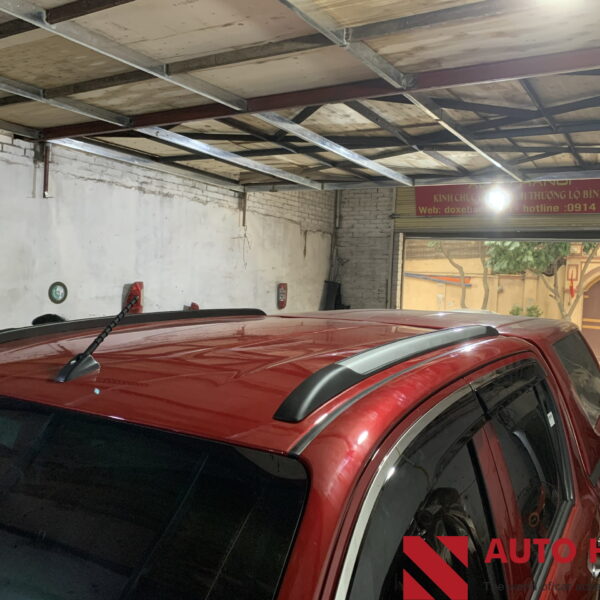 Thanh nóc dọc kiểu thấp dán keo 3M cho Hilux 2015-2021