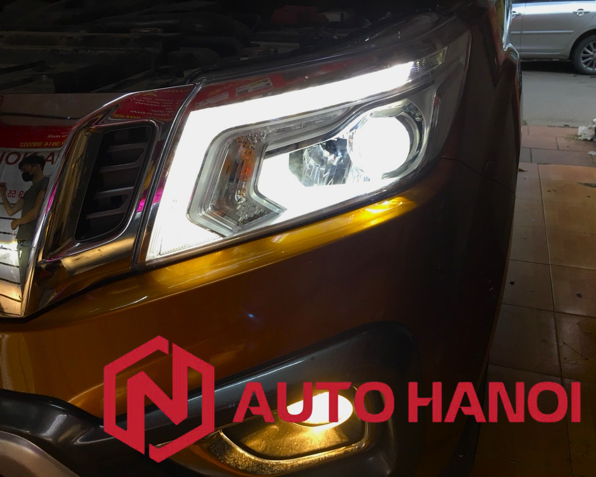 Đèn pha Nissan Navara VL