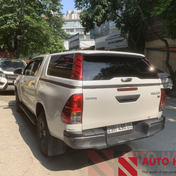 Nắp Thùng Hilux Cao Có Đèn Cao Cấp Mẫu Đèn Kiểu Led Ống 2015-2020