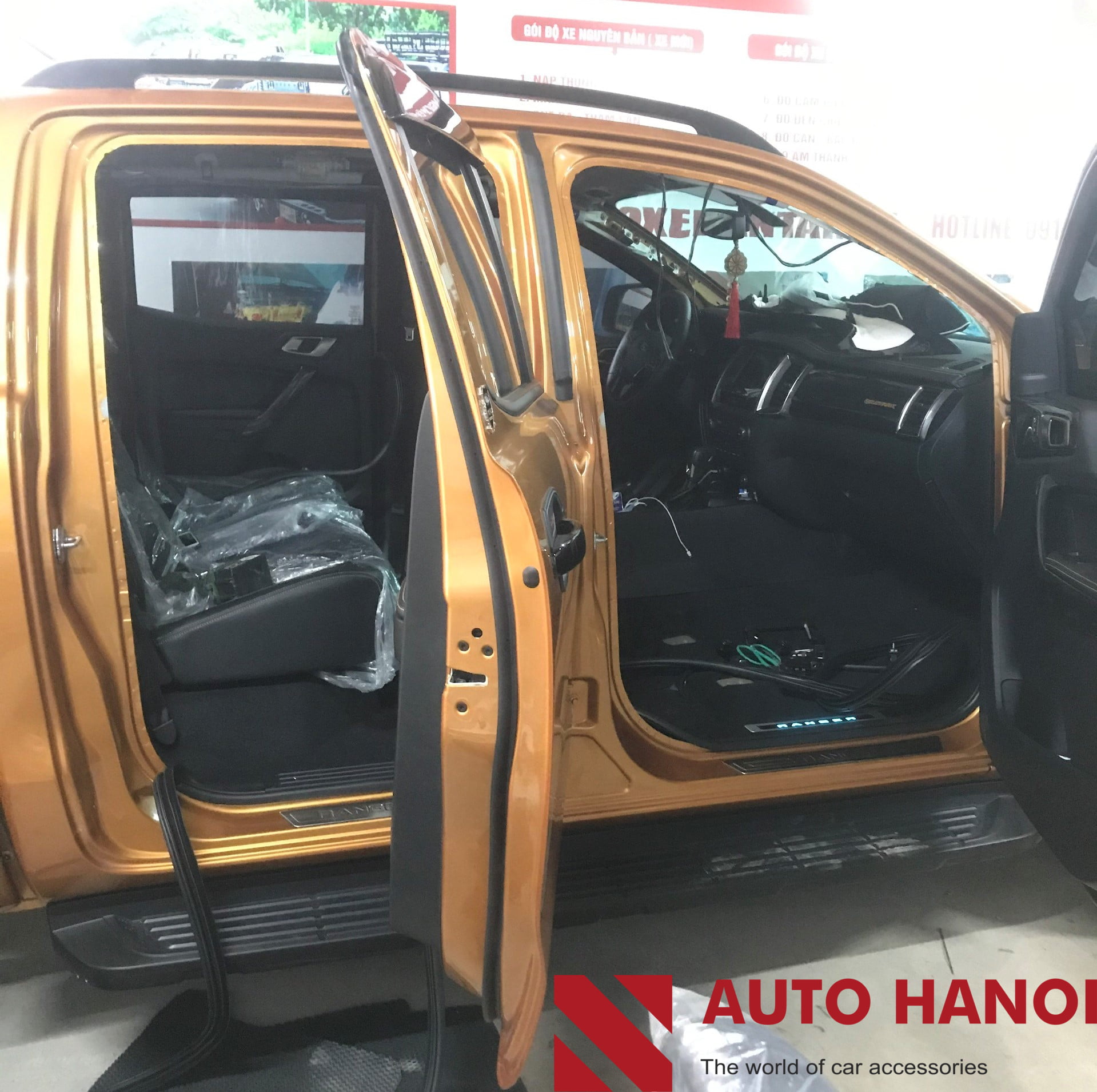 Trần da xe Ford Ranger mẫu đen chỉ đỏ cao cấp - Ảnh 2