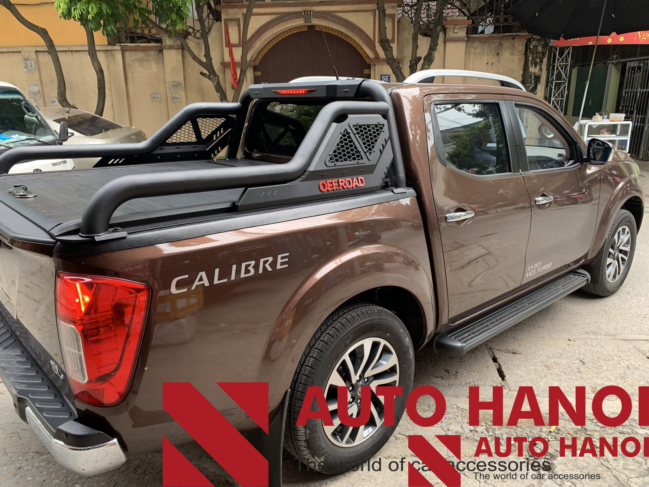 Nắp thùng cuộn cơ và thanh thể thao sắt dành cho Nissan Navara từ 2015 đến nay - Ảnh 2