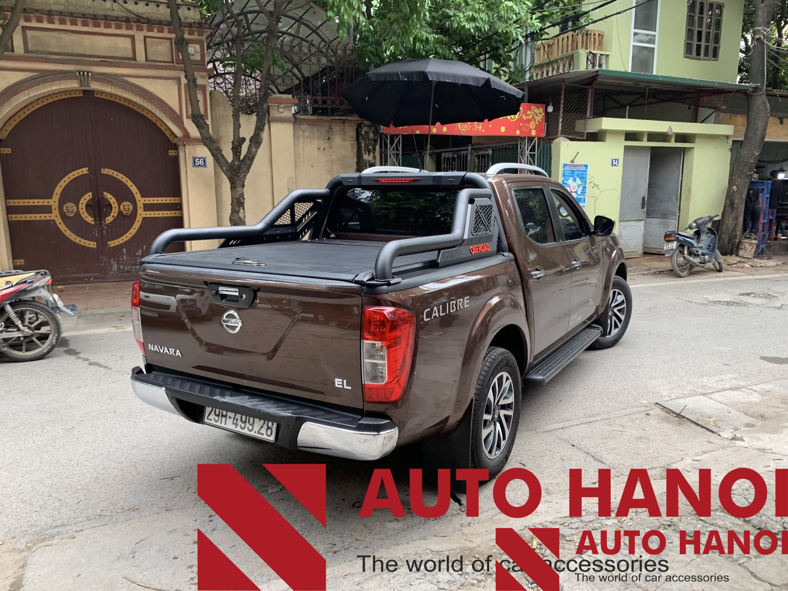 Nắp thùng cuộn cơ và thanh thể thao sắt dành cho Nissan Navara từ 2015 đến nay