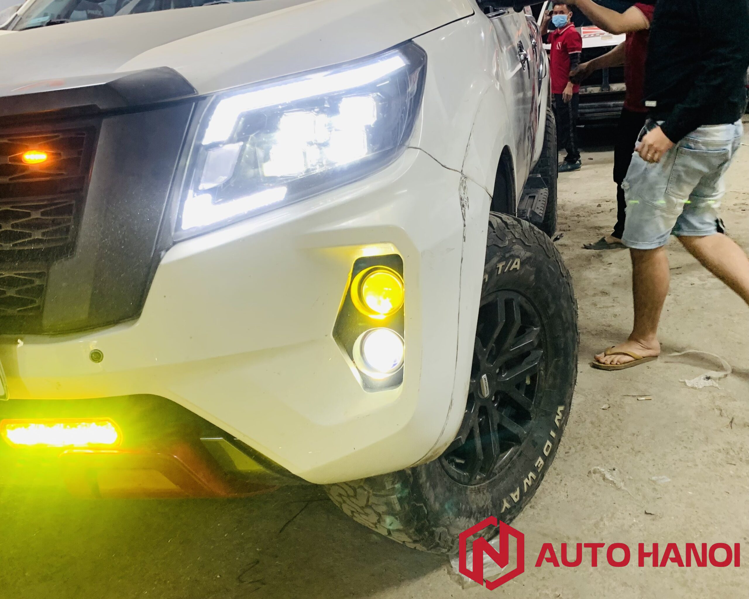 Độ đèn gầm Nissan Navara hãng Aozoom - Ảnh 3