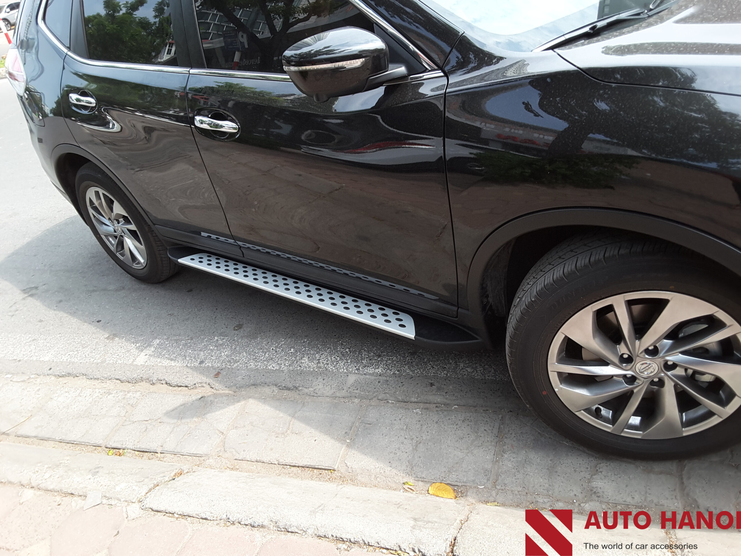 Bậc Lên Xuống Xtrail Mẫu Chấm Bi