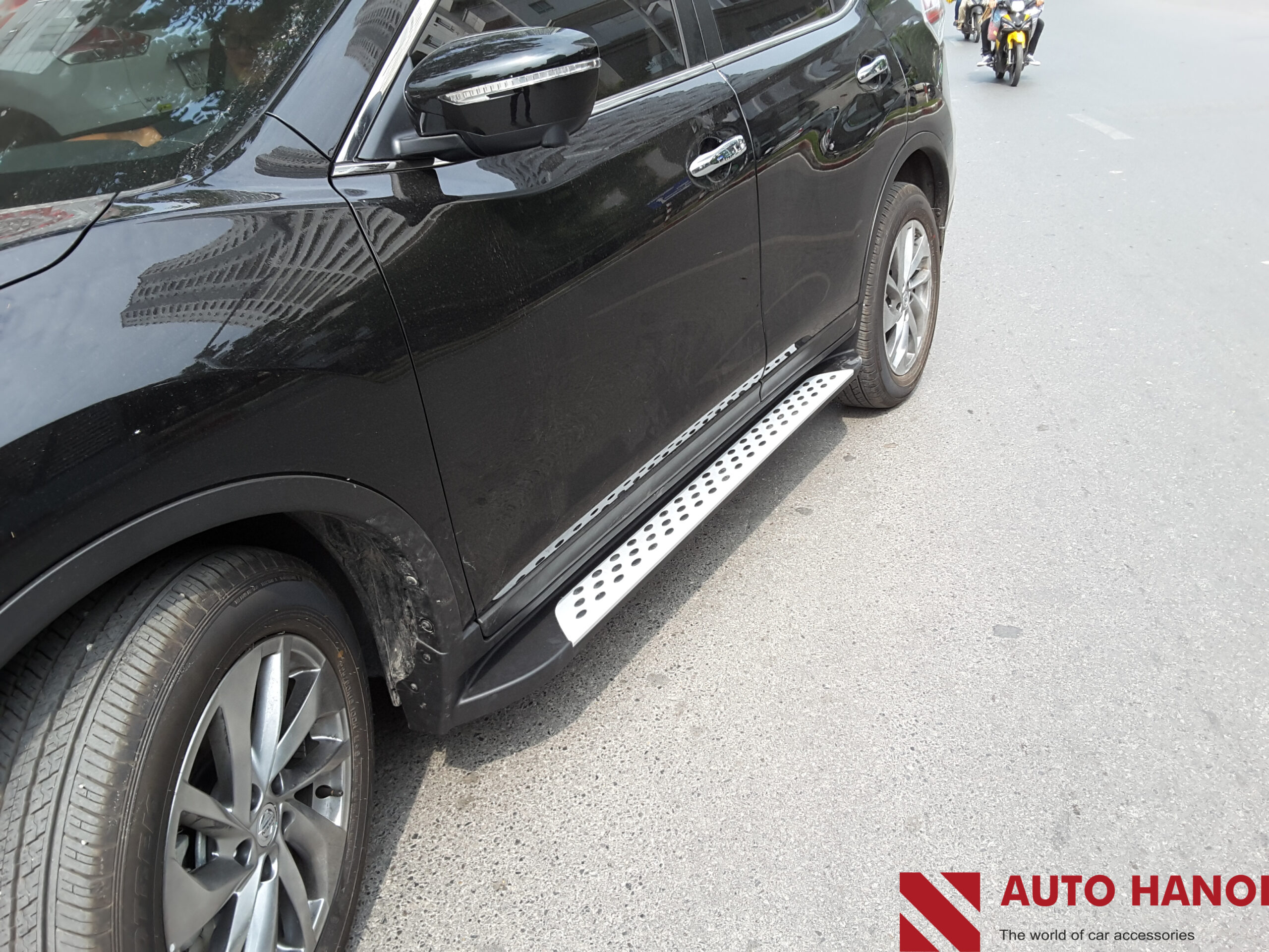 Bậc Lên Xuống Xtrail Mẫu Chấm Bi - Ảnh 2