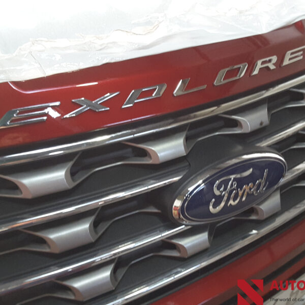 Chữ Explorer dán nắp capo