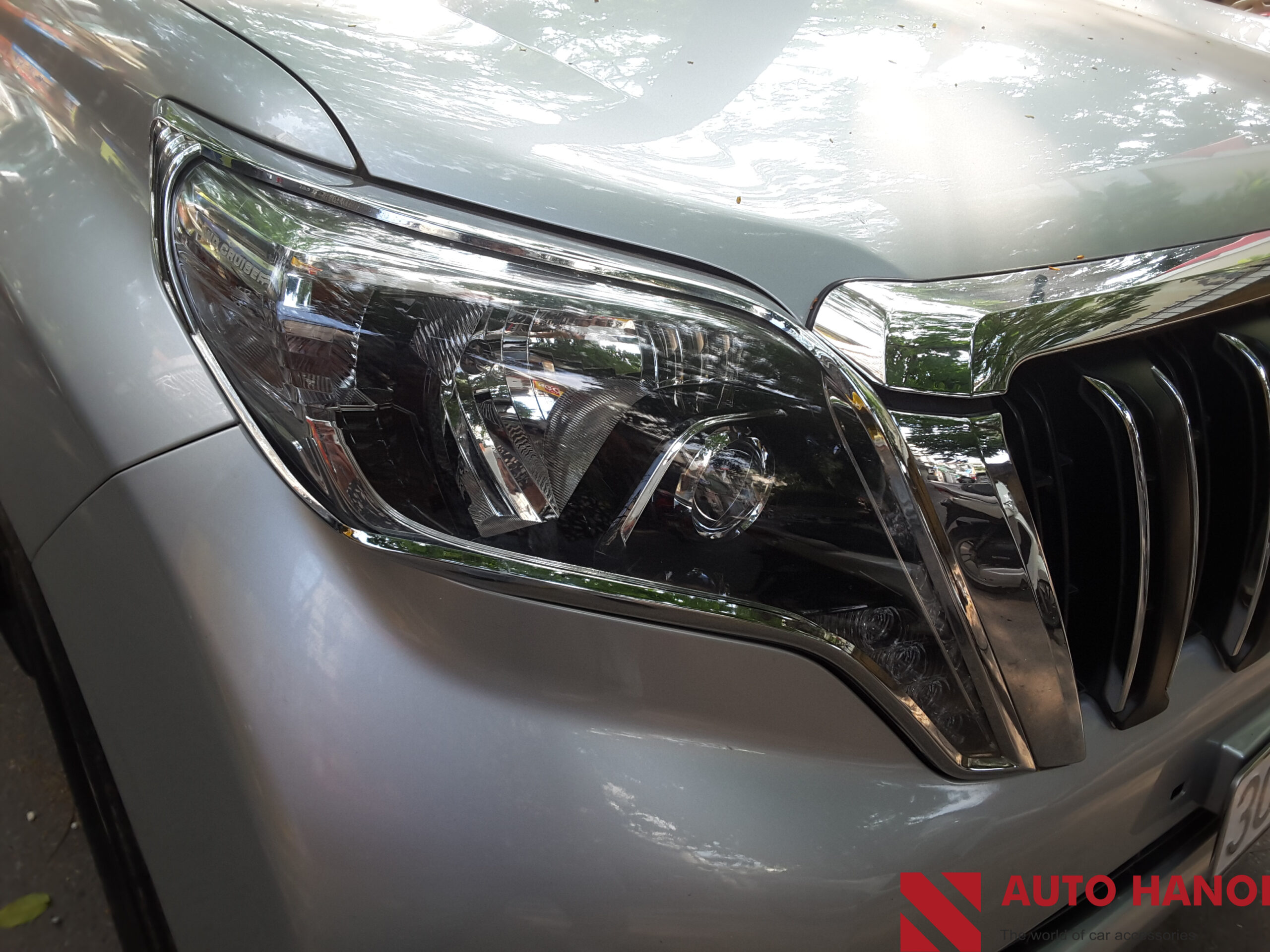 Ốp viền đèn pha Land Cruiser Prado