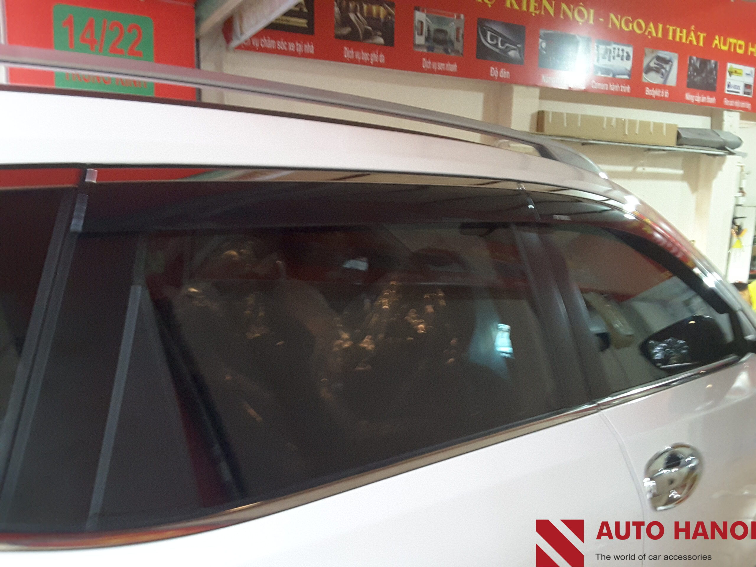 Vè che mưa Xtrail chỉ mạ croom