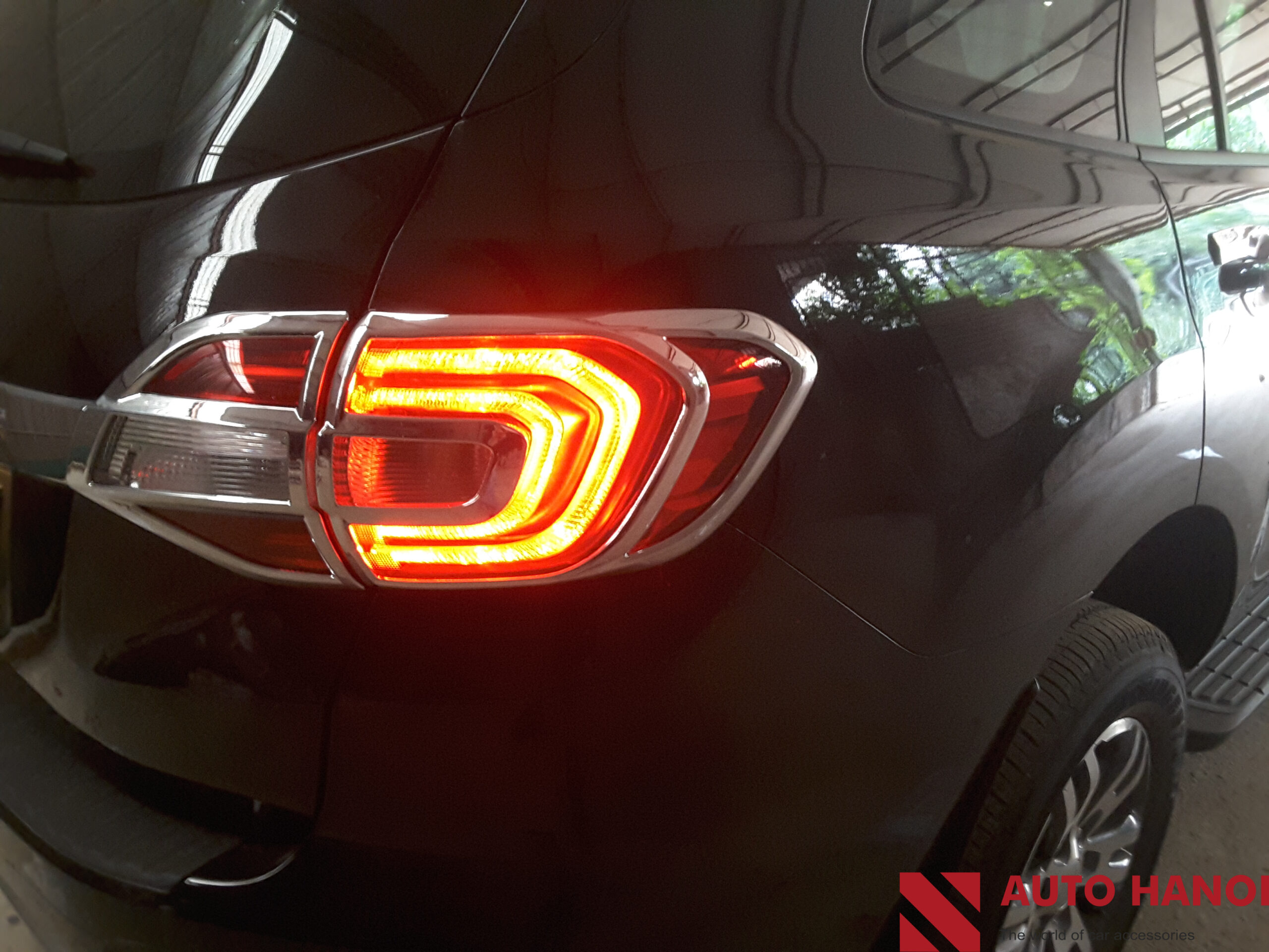 Độ Đèn Led Hậu Everest Phía Sau