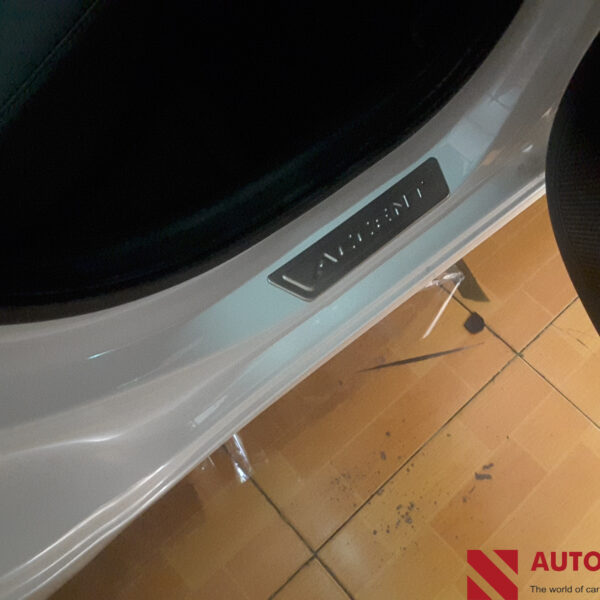 Ốp Nẹp Bước Chân Cánh Cửa Bên Ngoài Inox Hyundai Accent
