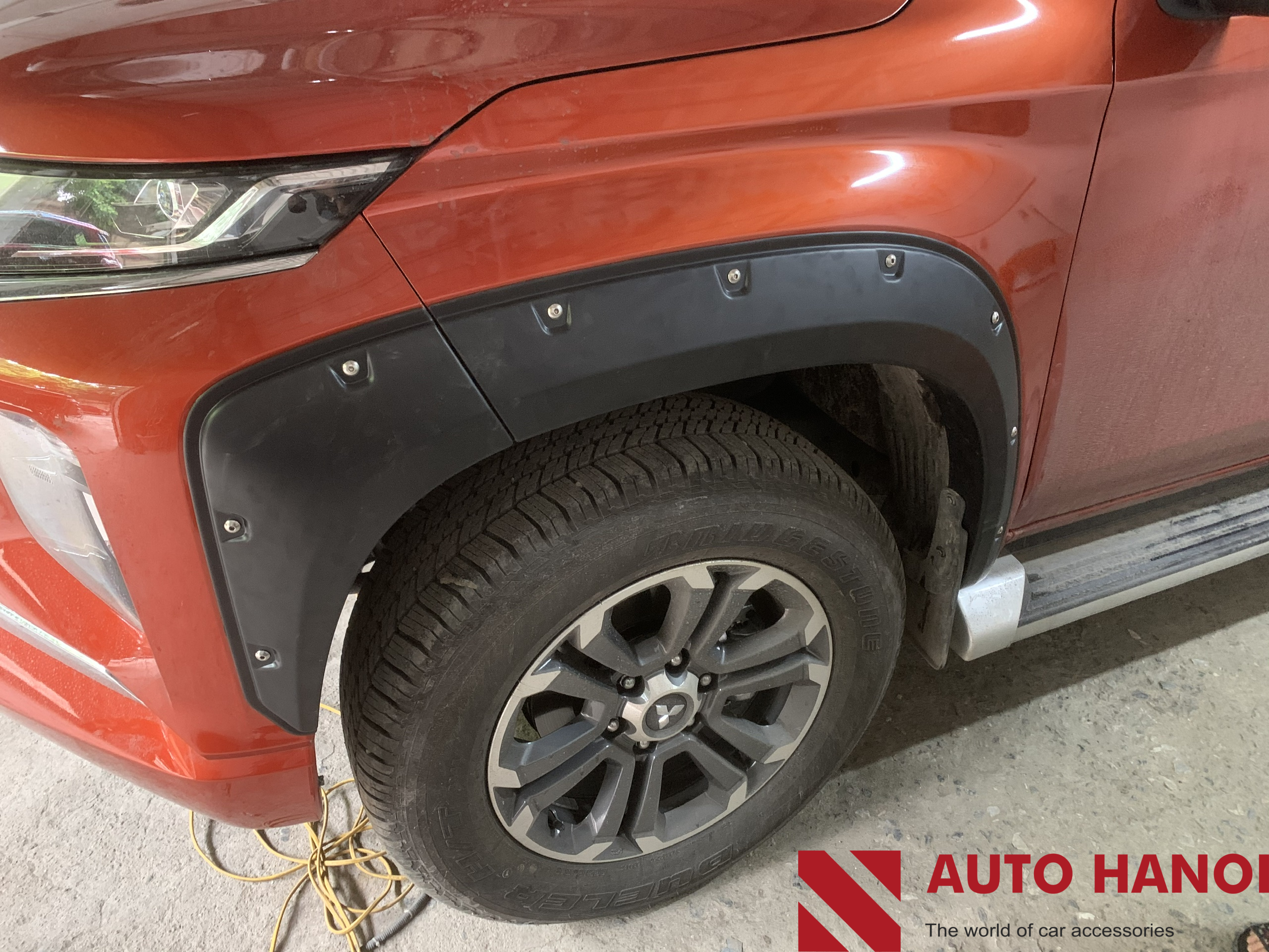 Cua Lốp ( Ốp Vè) Cho Xe Triton 2020 Loại Có Đinh Ốc - Ảnh 4