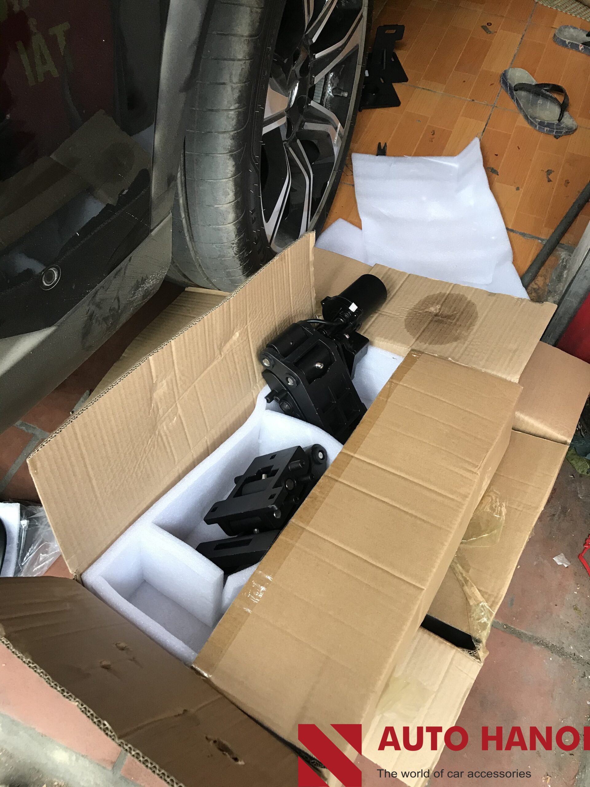 Bậc Lên Xuống Điện Đóng Mở Theo Mở Cửa Xe Theo Xe Lux SA - Ảnh 2