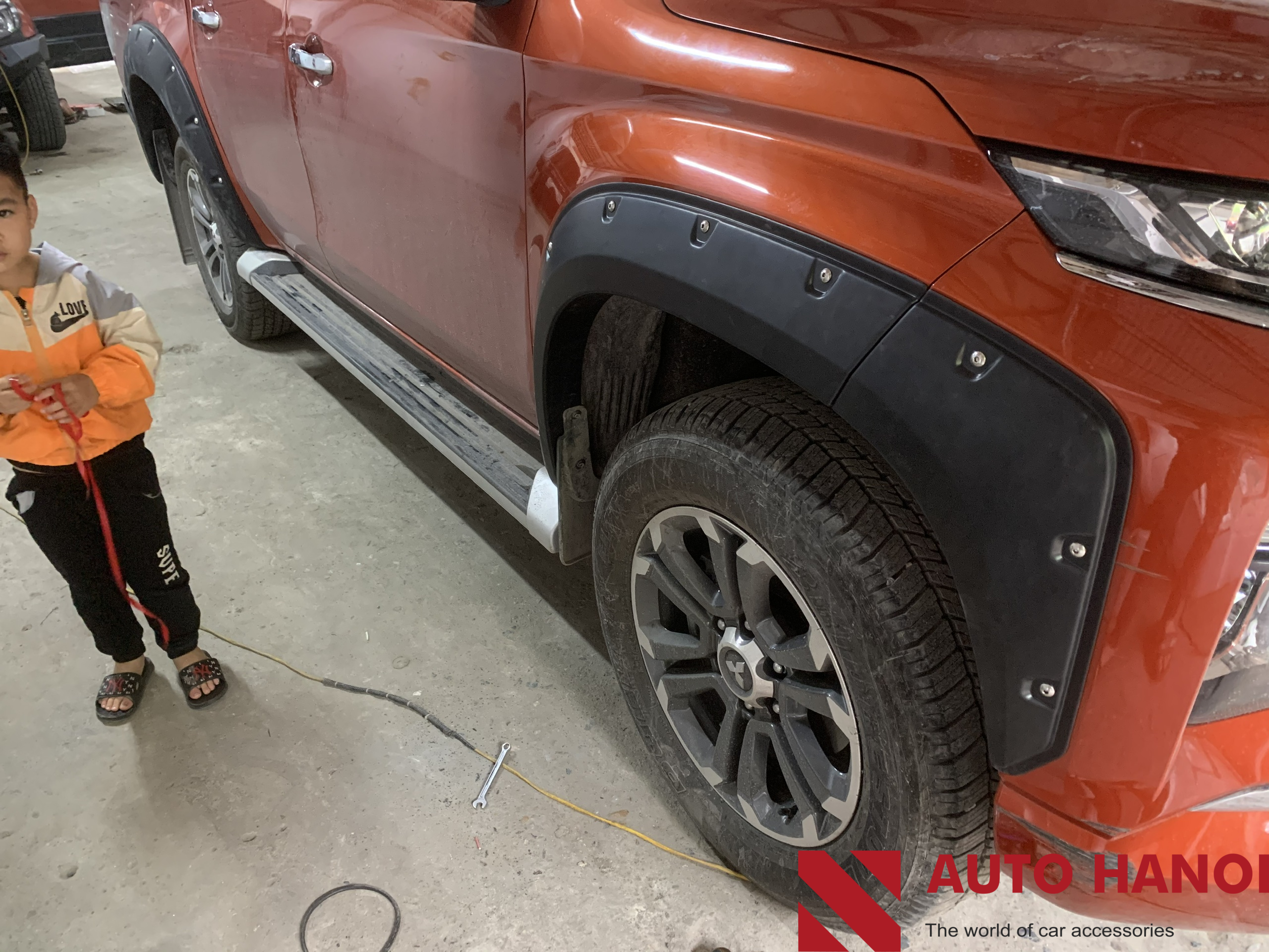 Cua Lốp ( Ốp Vè) Cho Xe Triton 2020 Loại Có Đinh Ốc - Ảnh 2