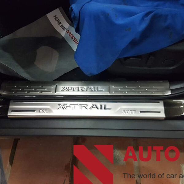 Nẹp bước chân trong Xtrail 2016