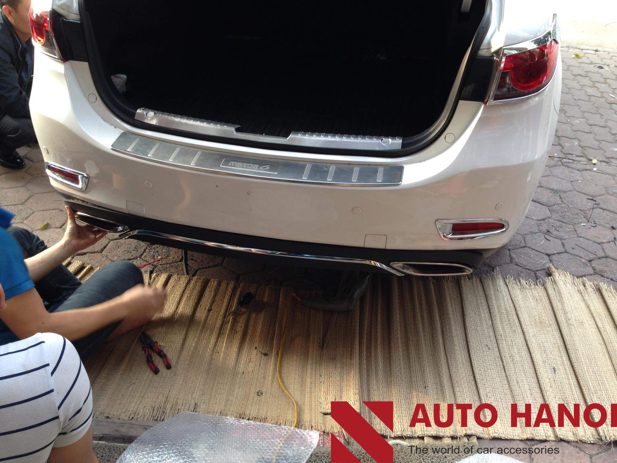Lip Chia Pô Kiểu Mẹc Cho Mazda 6 - Ảnh 2