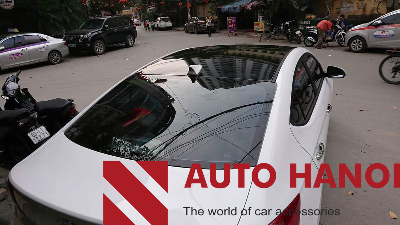 Dán Nóc Xe Paronama Đen Bóng Giảm Nóng Elantra