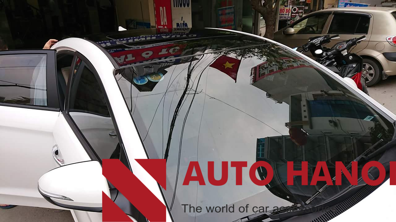 Dán Nóc Xe Paronama Đen Bóng Giảm Nóng Elantra - Ảnh 2