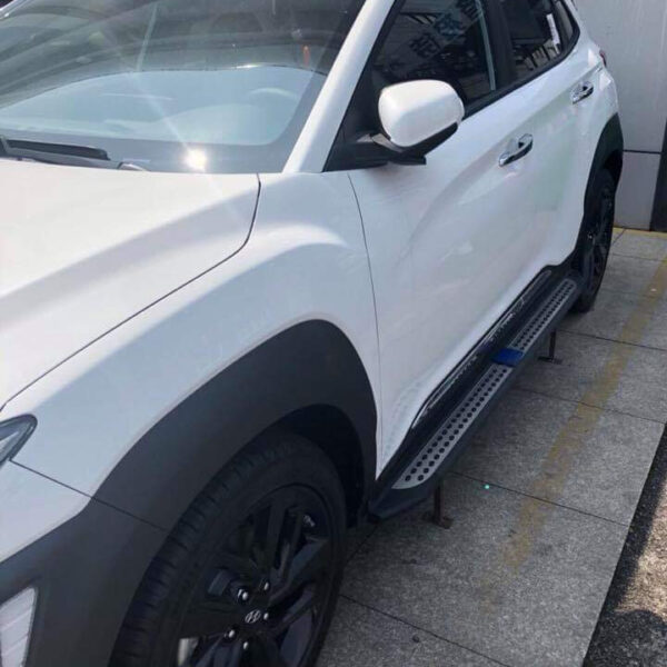 Alternative view of Bậc Lên Xuông Hyundai Kona Mẫu Chấm Bi