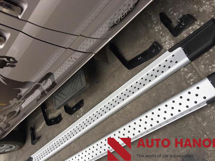 Bậc Lên Xuống Transit Mẫu Chấm Bi