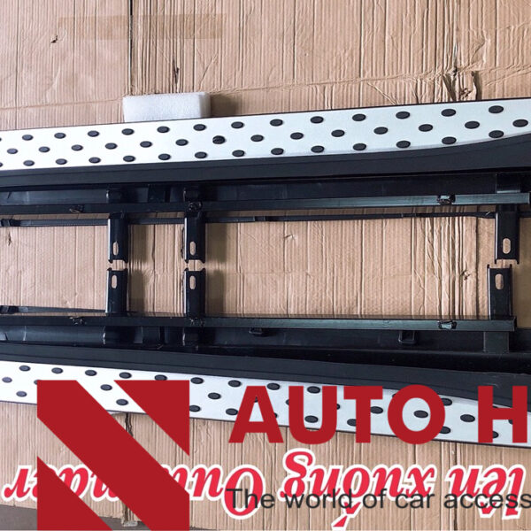 Bậc Lên Xuống Mẫu Chấm Bi Xe Outlander 2018-2019