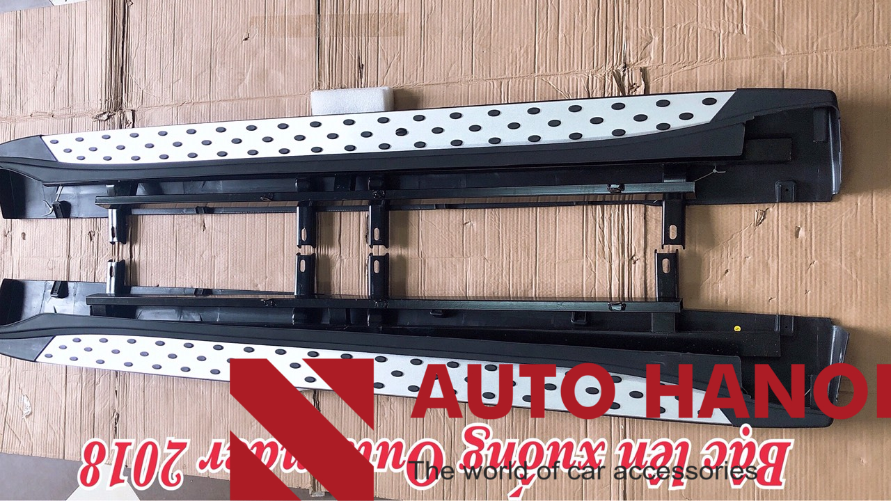 Bậc Lên Xuống Mẫu Chấm Bi Xe Outlander 2018-2019