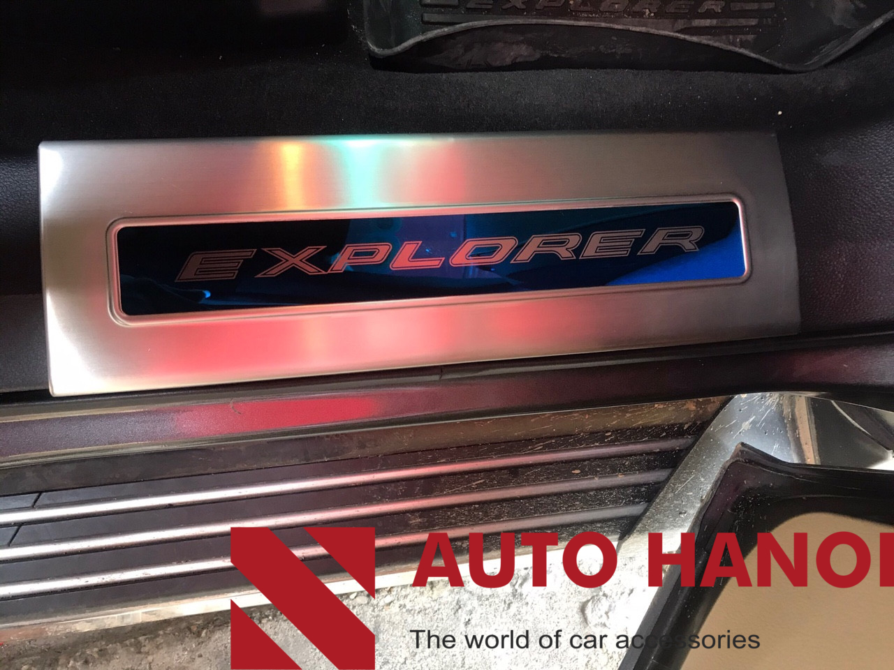 Ốp bậc cửa lên xuống Explorer