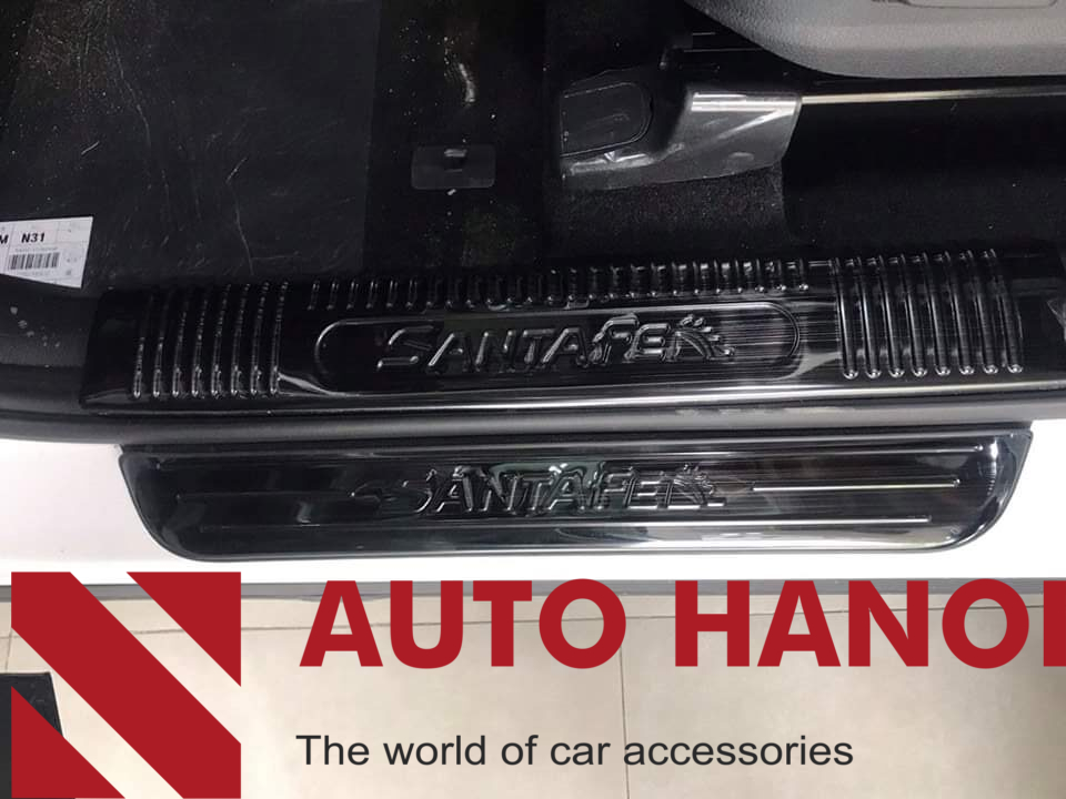 Nẹp bước chân trong lên xuống cánh cửa santafe 2019