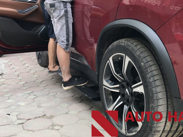 Alternative view of Bậc Lên Xuống Đóng Mở Bằng Điện Theo Cánh Cửa Xe Chính Hãng Vinfast Lux SA