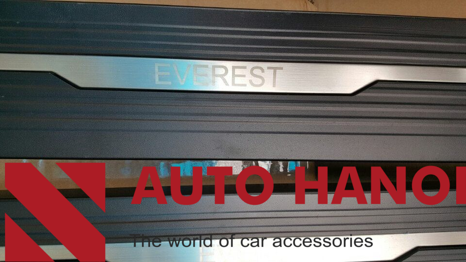 Bậc Lên Xuống Ford Everest Mở Điện