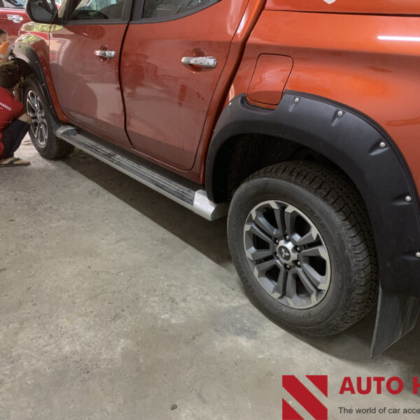 Cua Lốp ( Ốp Vè) Cho Xe Triton 2020 Loại Có Đinh Ốc