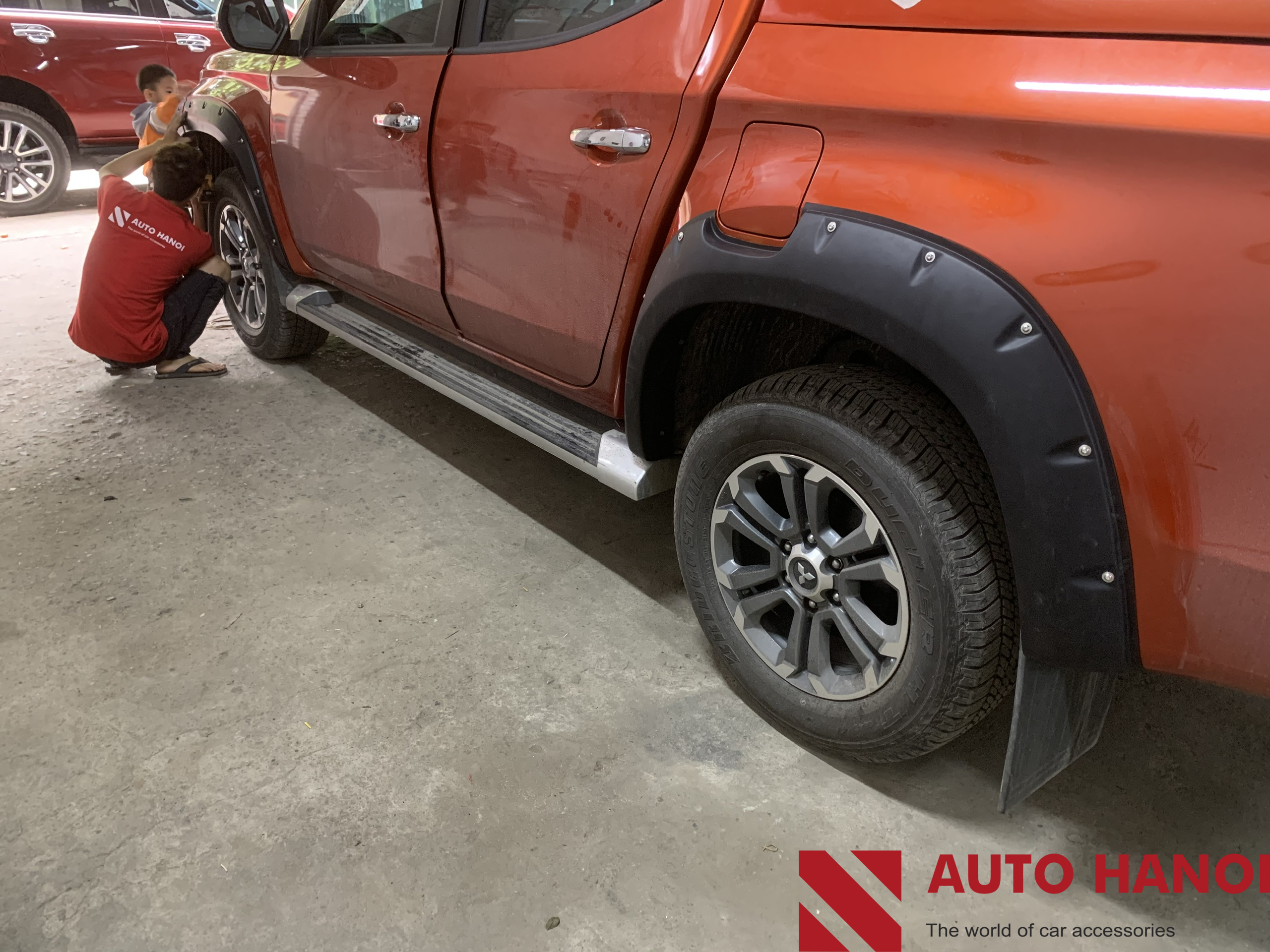 Cua Lốp ( Ốp Vè) Cho Xe Triton 2020 Loại Có Đinh Ốc