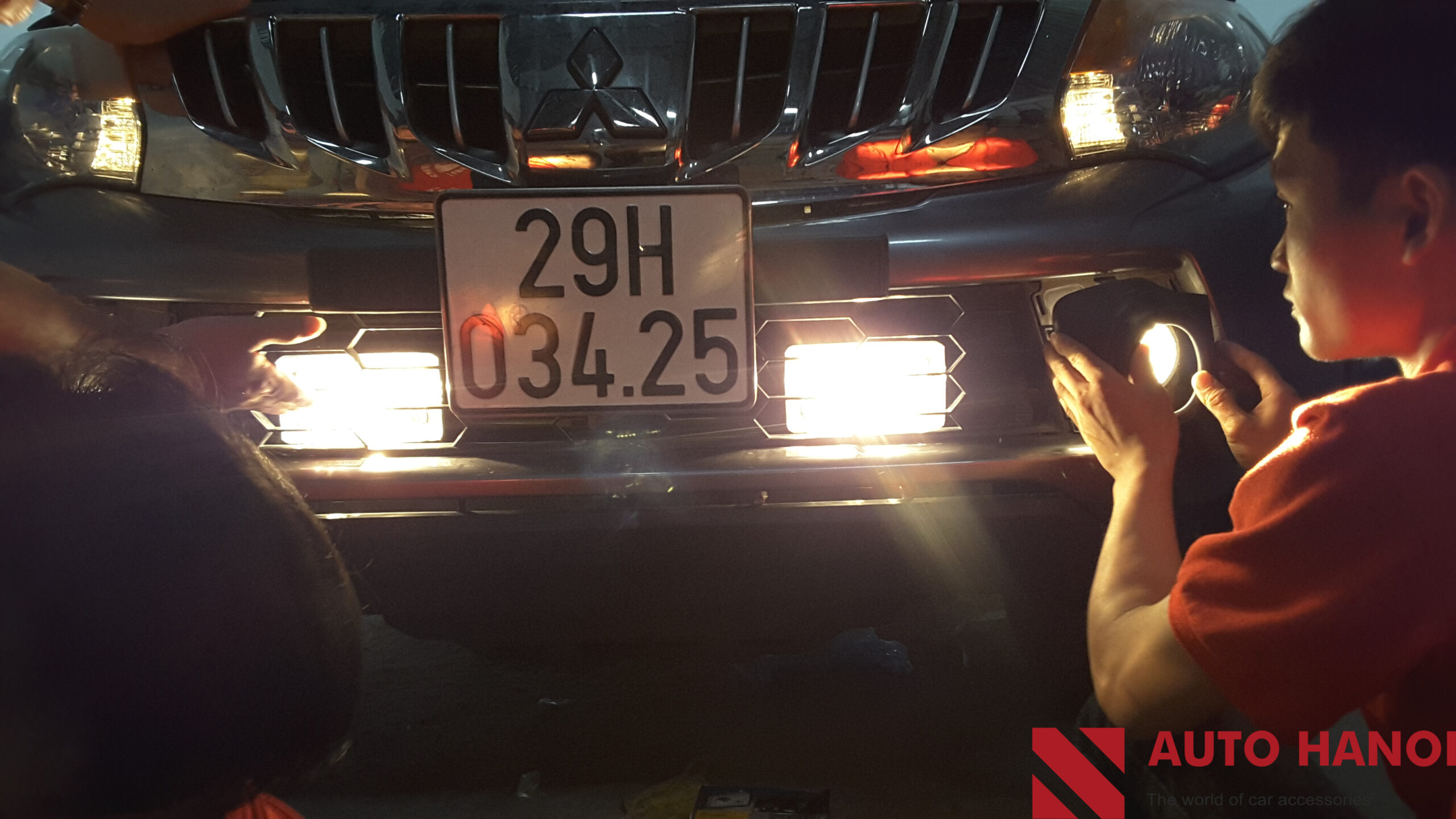 Đèn phá sương Hella xe Triton