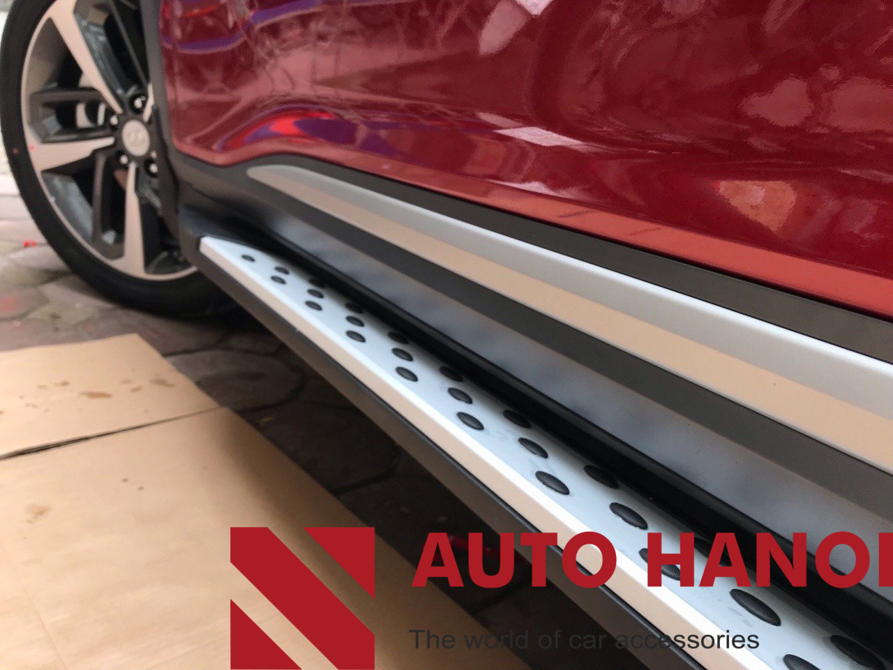 Bậc Lên Xuông Hyundai Kona Mẫu Chấm Bi