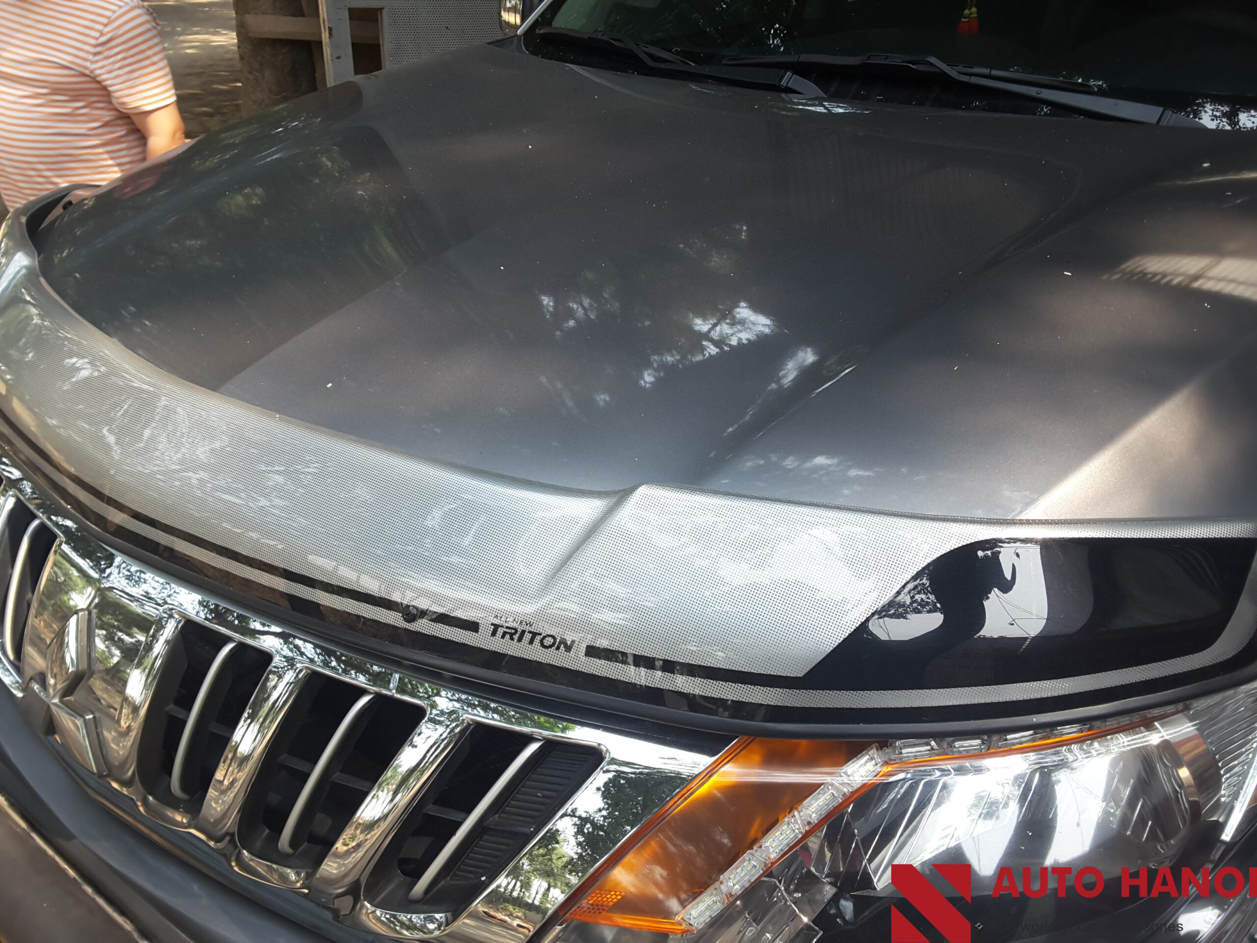 Lướt gió nắp capo Triton 2020