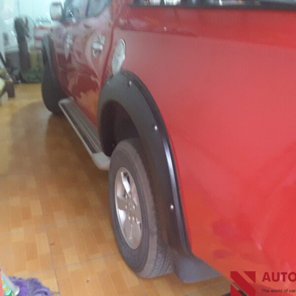 Ốp cua lốp Triton