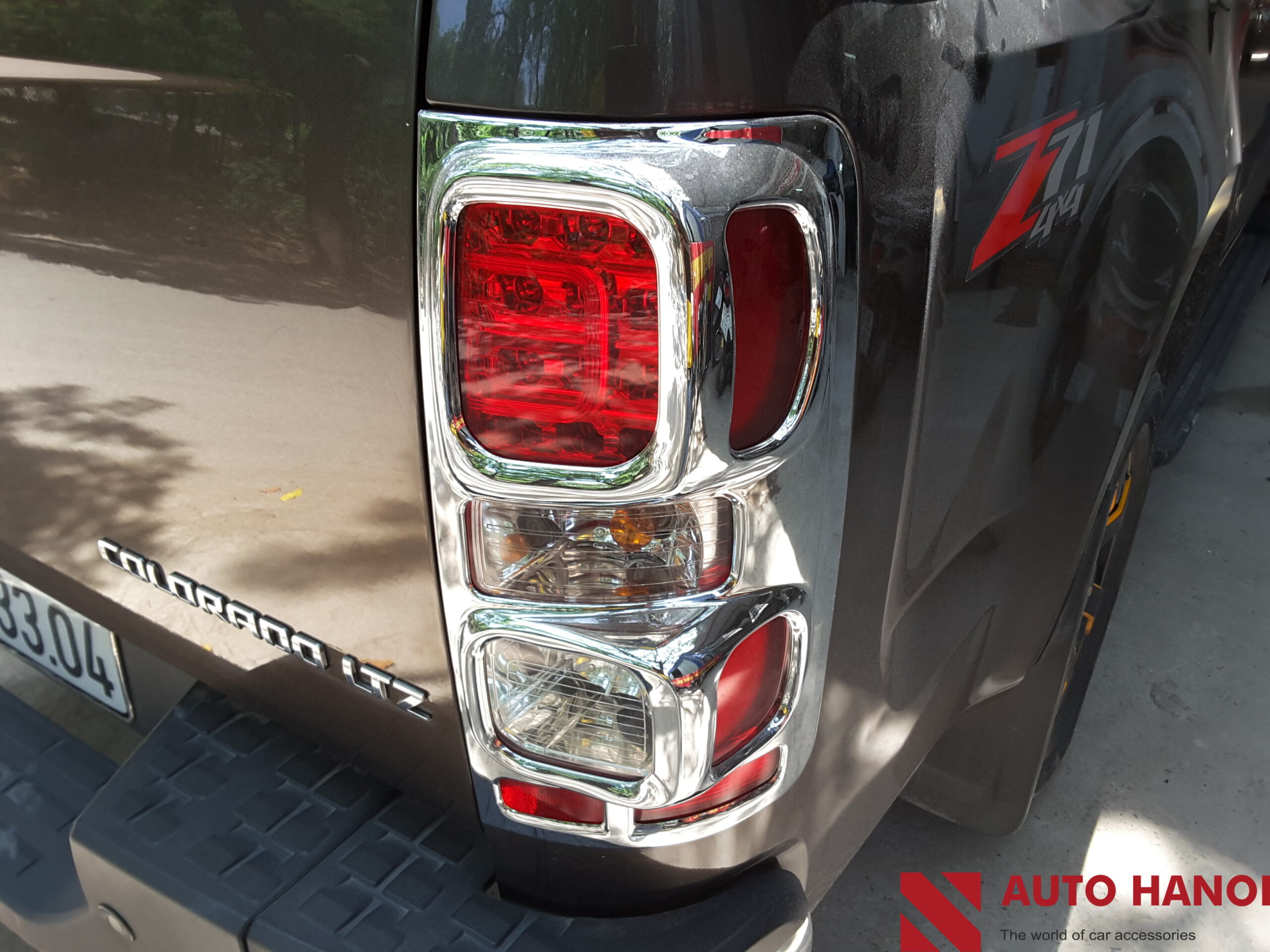 Ốp Viền Đèn Hậu Colorado