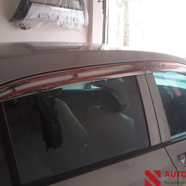 Alternative view of Vè che mưa I10 mạ crom