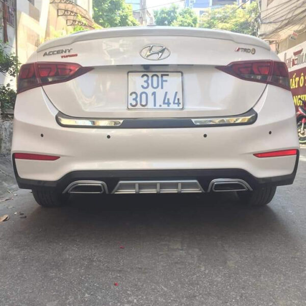 Lippo Nhựa Chia 2 Cho Xe Hyundai Accent