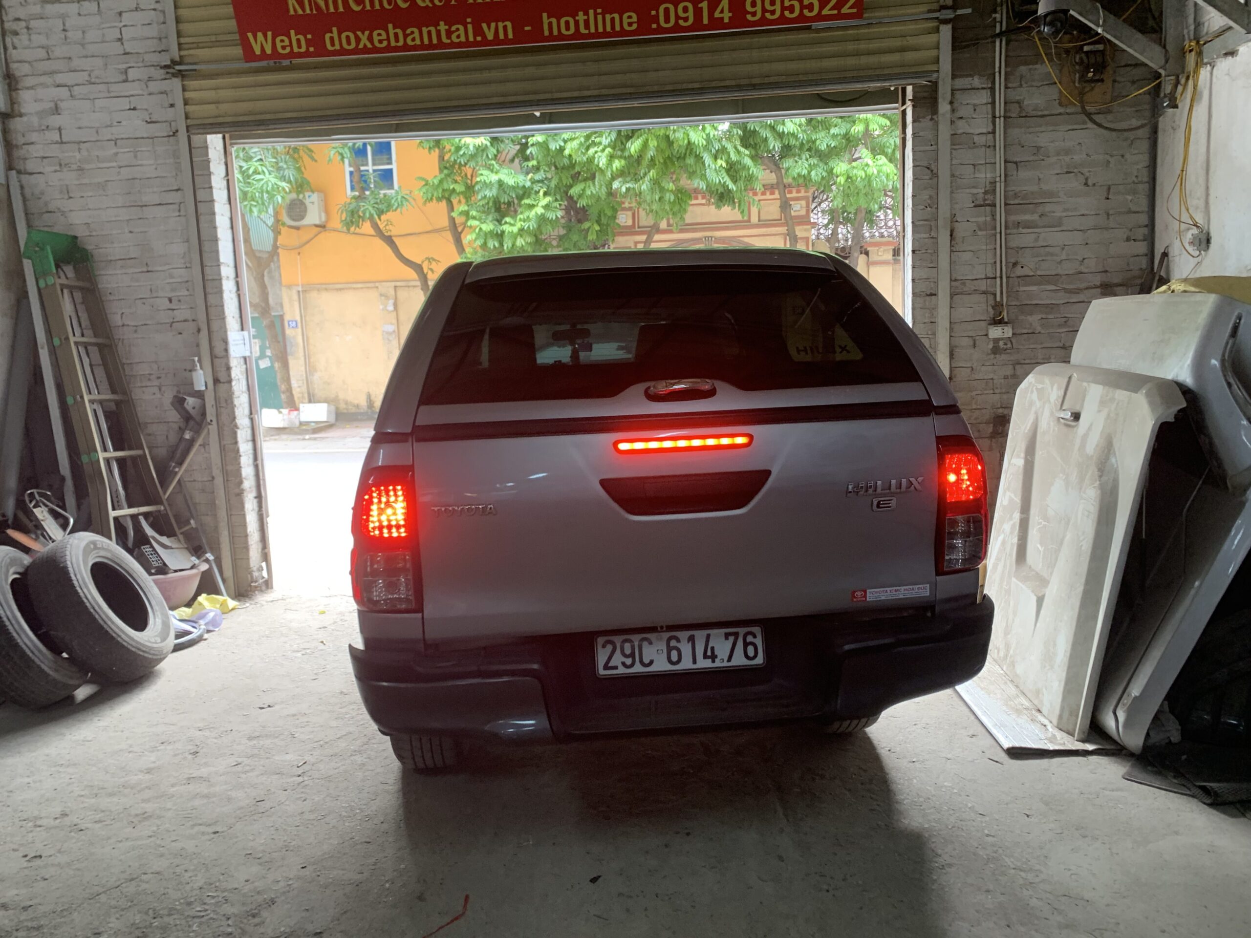 Nắp thùng Toyota Hilux 2015-2021 - Ảnh 4