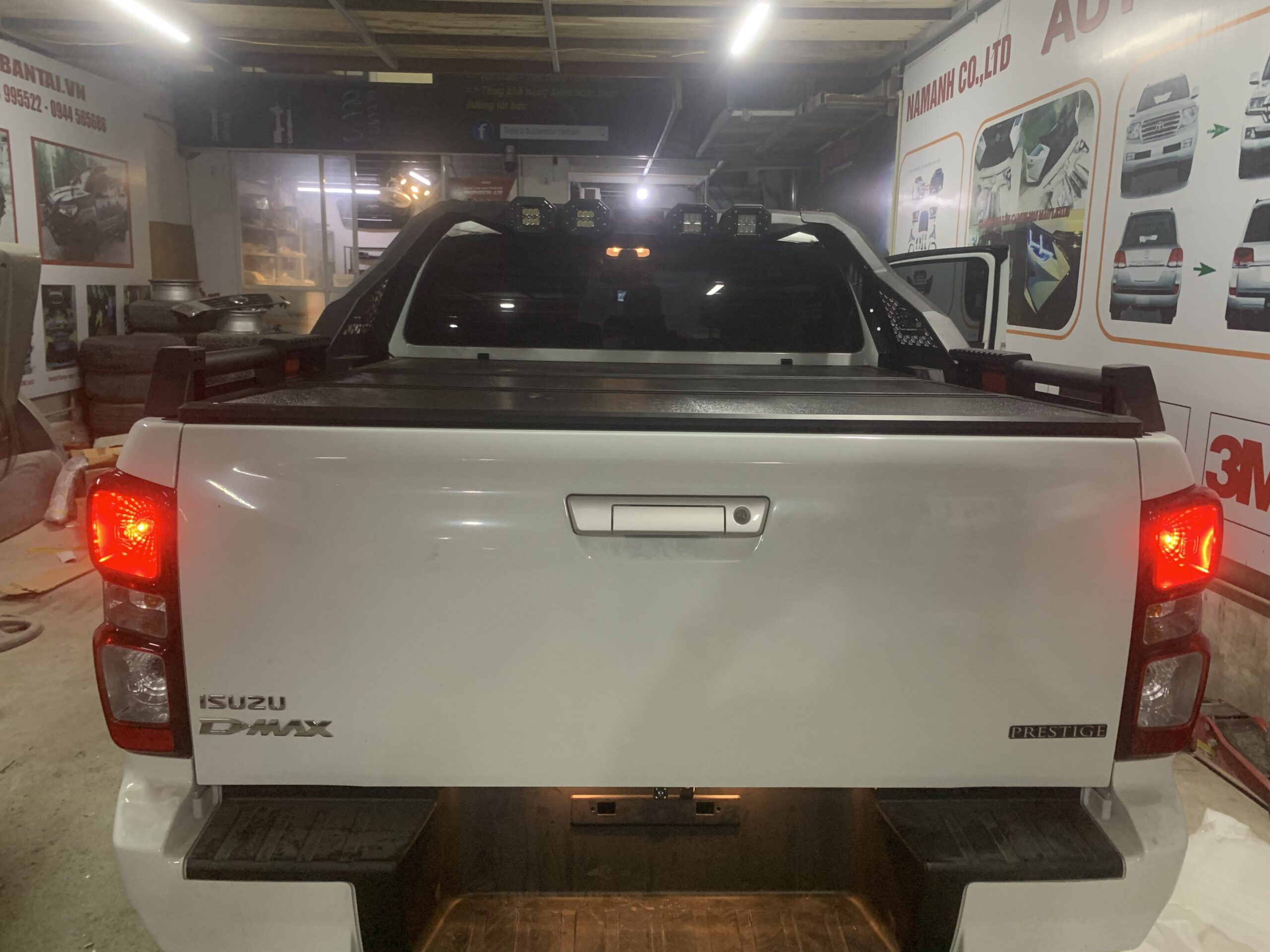 Nắp thùng 3 tấm xe Dmax 2021 có thanh thể thao - Ảnh 4