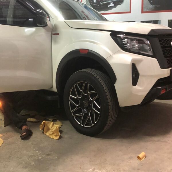 Alternative view of Chống ồn xe Nissan Navara bằng vặt liệu cao cấp