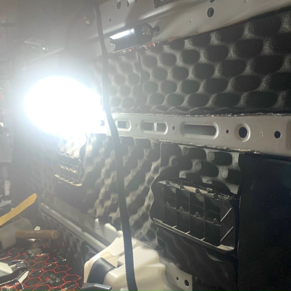 Chống ồn xe Nissan Navara bằng vặt liệu cao cấp