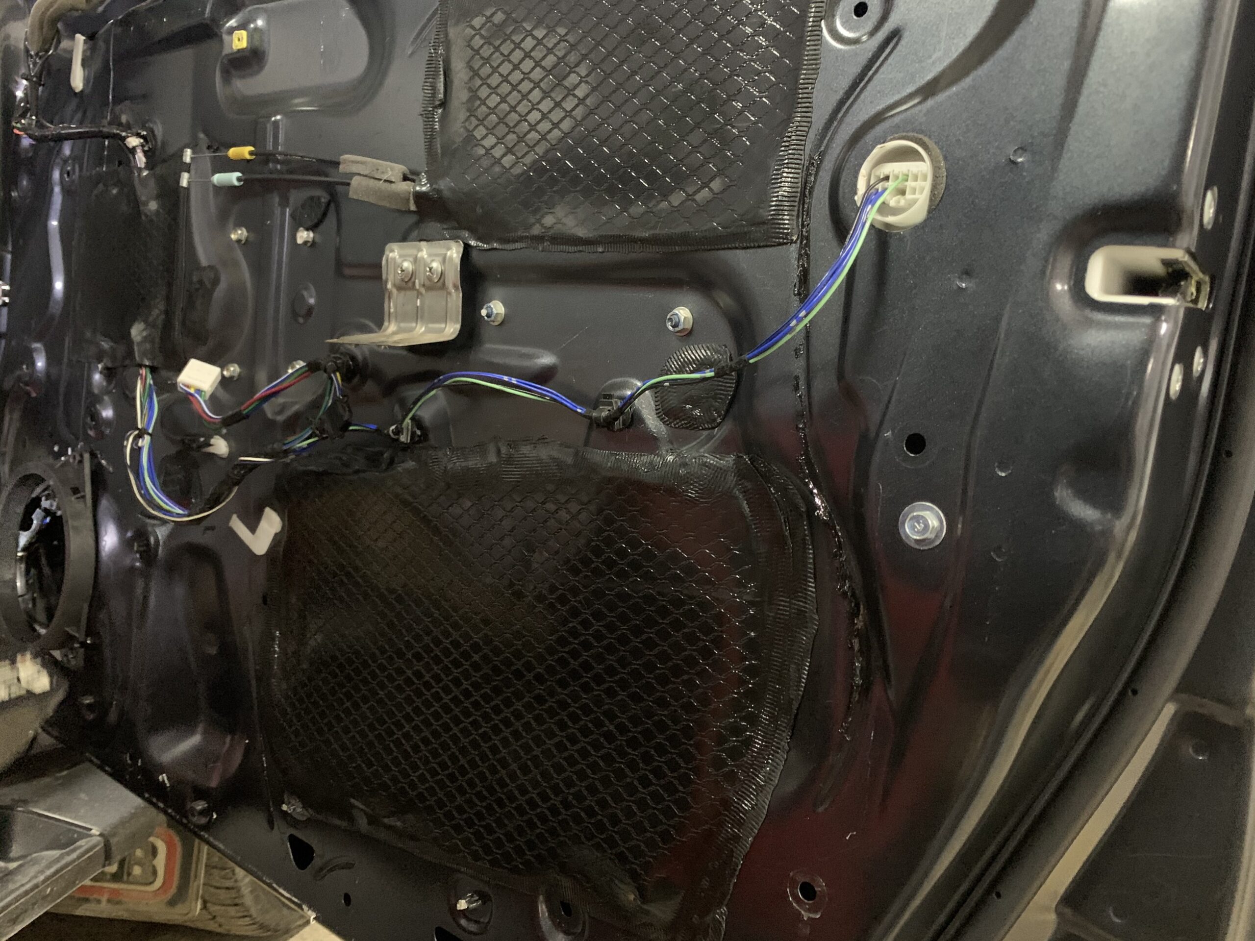 Chống ồn cao cấp cho xe Nissan Navara - Ảnh 3